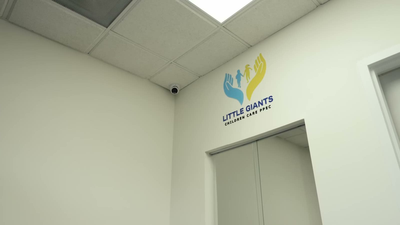 The lobby at Little Giants PPEC in Tampa with the Little Giants Children Care PPEC logo on the wall